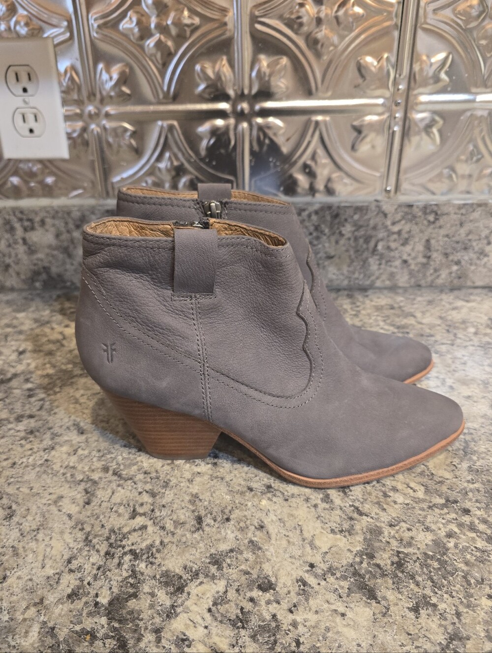Frye Womens Reina Gray/Brown Suede Zip Up Heeled Ankle Booties Suddenly 7.5